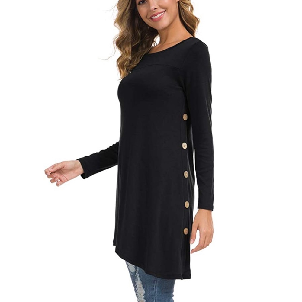Long sleeve with designer button